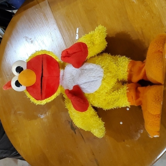 Sesame Street Chicken Dance Elmo Battery Operated FLAW - Picture 4 of 12